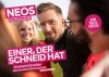 NEOS-Spitzenkandidat Christoph Schneider (ein Kandidat, der schneid hat) präsentierte in Eisenstadt seine Plakate und Themen zur Landtagswahl. Hier sieht man, wie er parallelen zwischen Politik und Ausball aufzählt. 